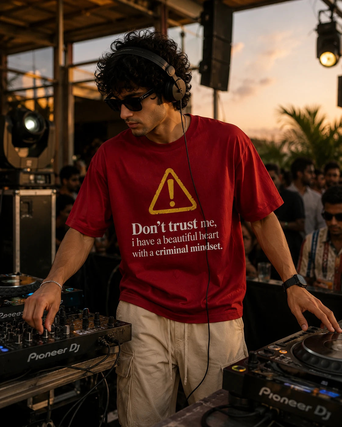 CRIMINAL MINDSET OVERSIZED T-SHIRT